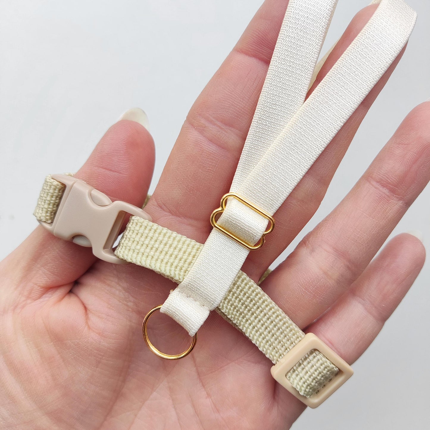 Pigeon Harness "Sophie" - Bird Flight Harness with Soft-brake Leash Extender - Vanilla Beige