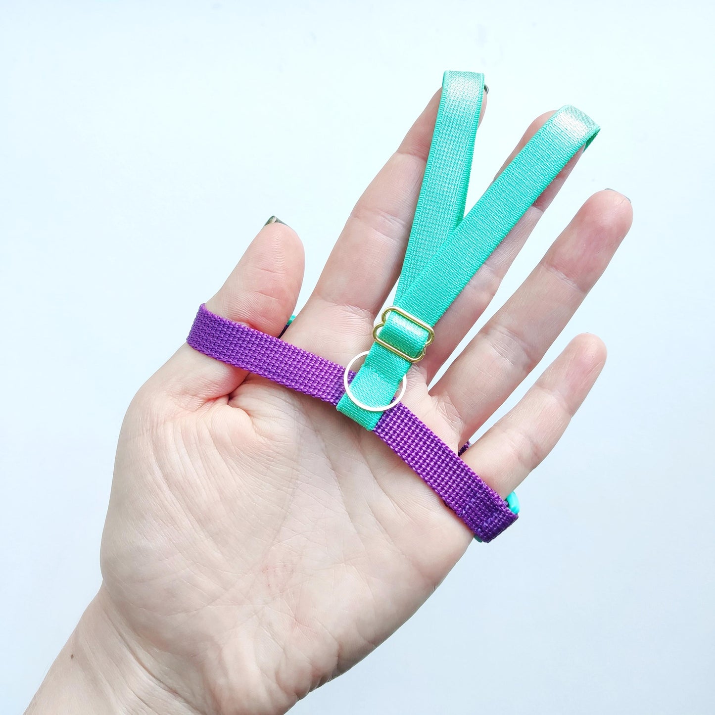 Pigeon Harness "Sophie" - Bird Flight Harness with Soft-brake Leash Extender - Pigeon Purple and Green