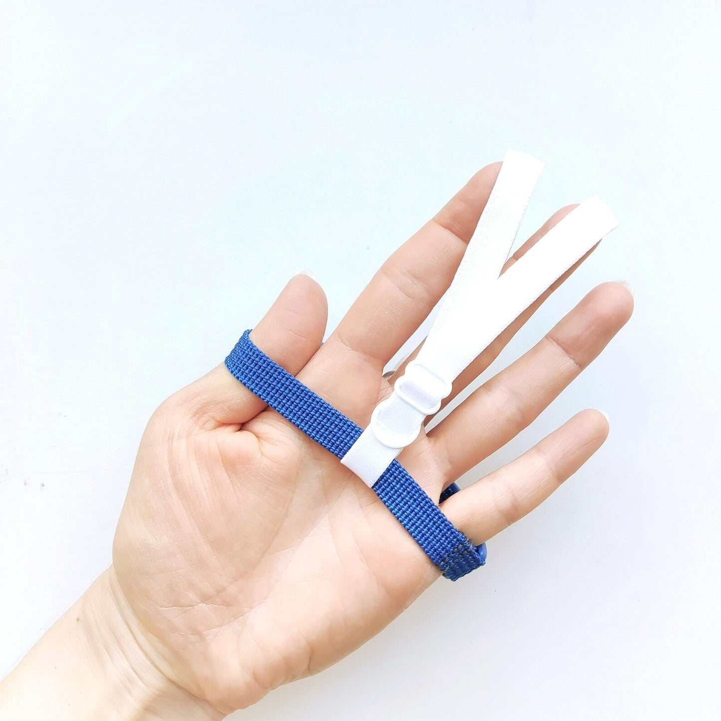 Pigeon Harness "Sophie" - Bird Flight Harness with Soft-brake Leash Extender - Nautical Blue and White